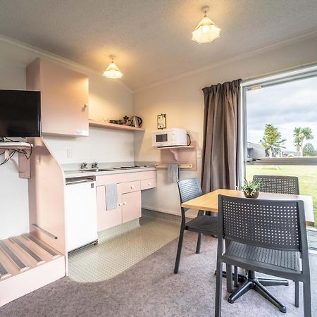 Fiordland National Park Lodge Te Anau Downs Exteriör bild