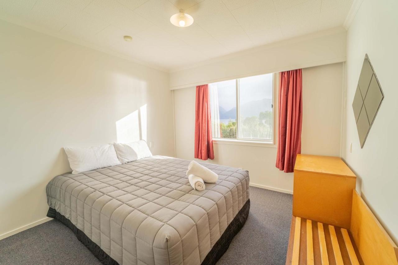 Fiordland National Park Lodge Te Anau Downs Exteriör bild