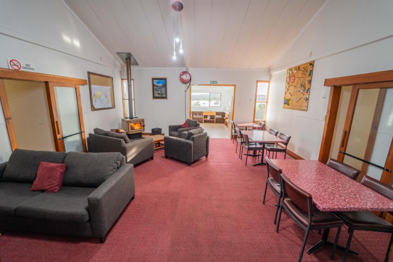Fiordland National Park Lodge Te Anau Downs Exteriör bild
