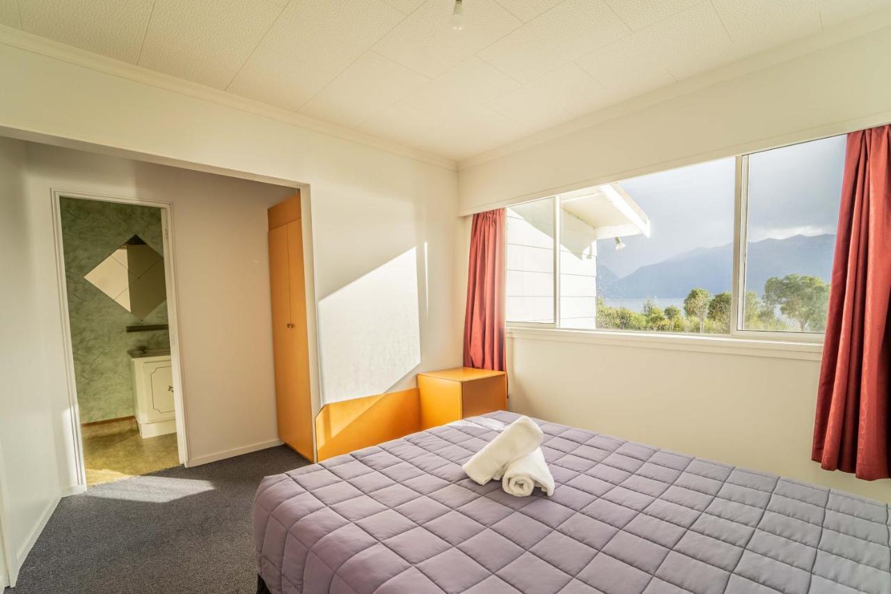Fiordland National Park Lodge Te Anau Downs Exteriör bild