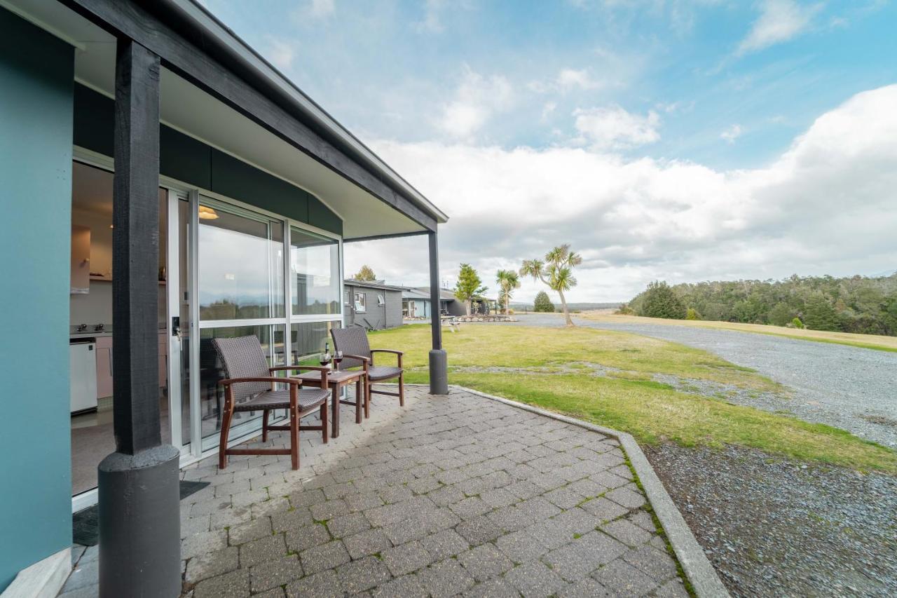 Fiordland National Park Lodge Te Anau Downs Exteriör bild