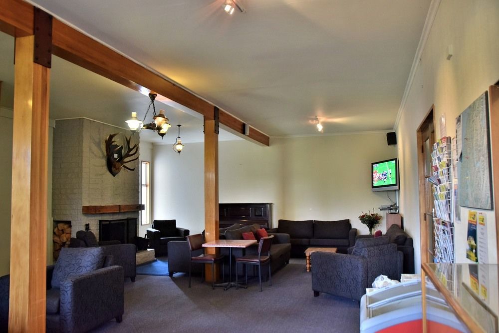 Fiordland National Park Lodge Te Anau Downs Exteriör bild