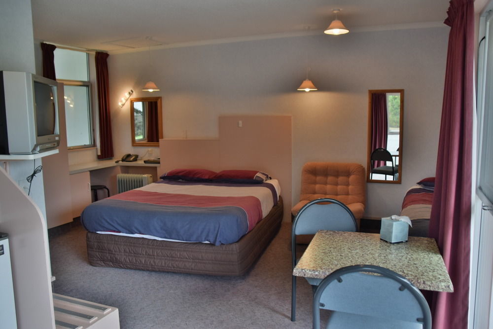 Fiordland National Park Lodge Te Anau Downs Exteriör bild