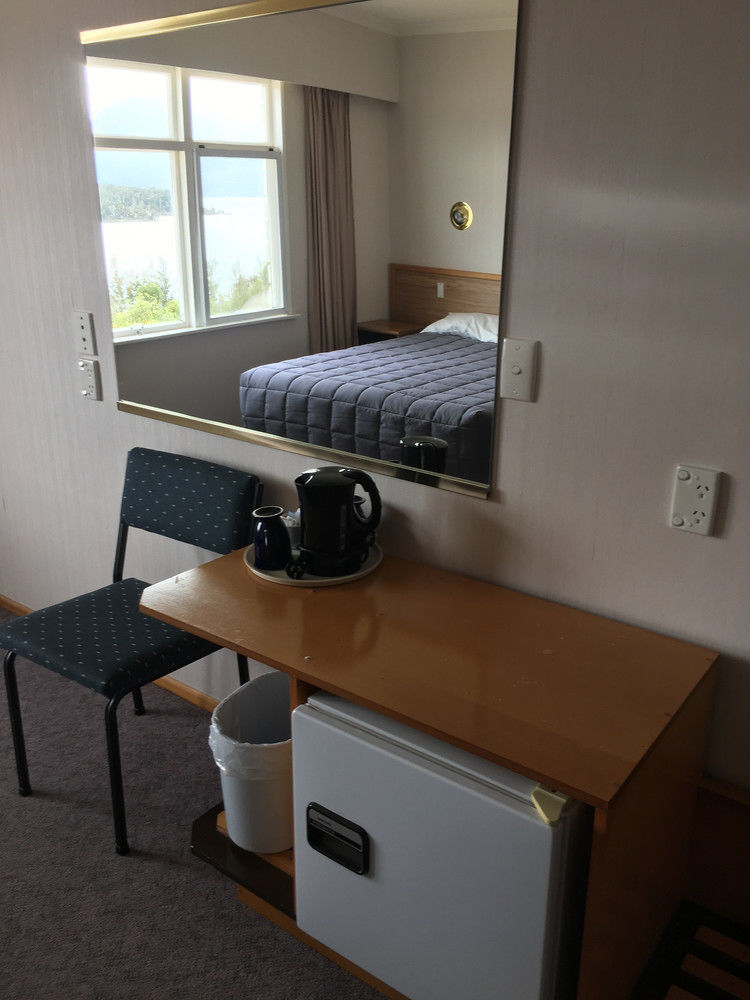 Fiordland National Park Lodge Te Anau Downs Exteriör bild