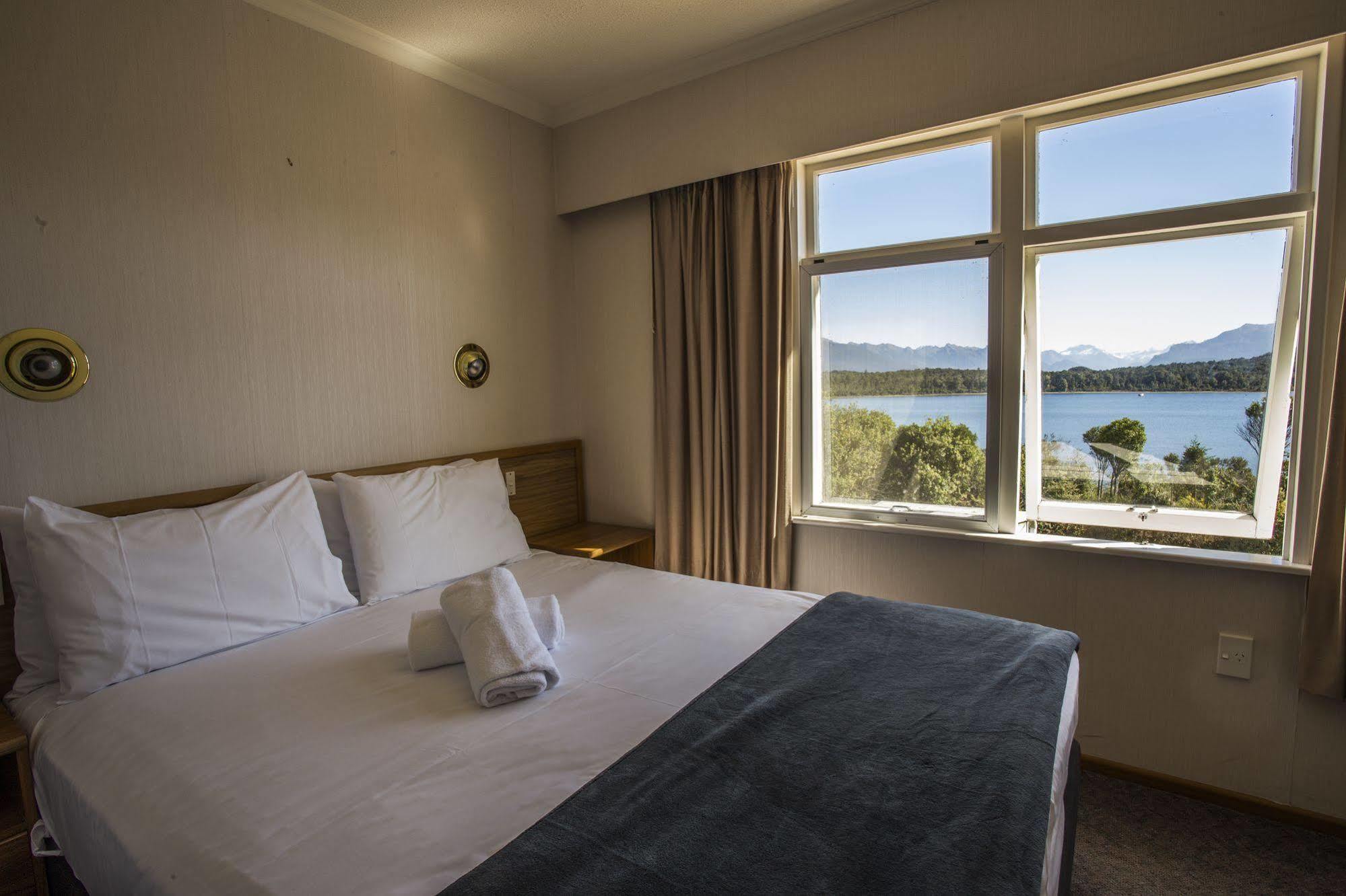 Fiordland National Park Lodge Te Anau Downs Exteriör bild