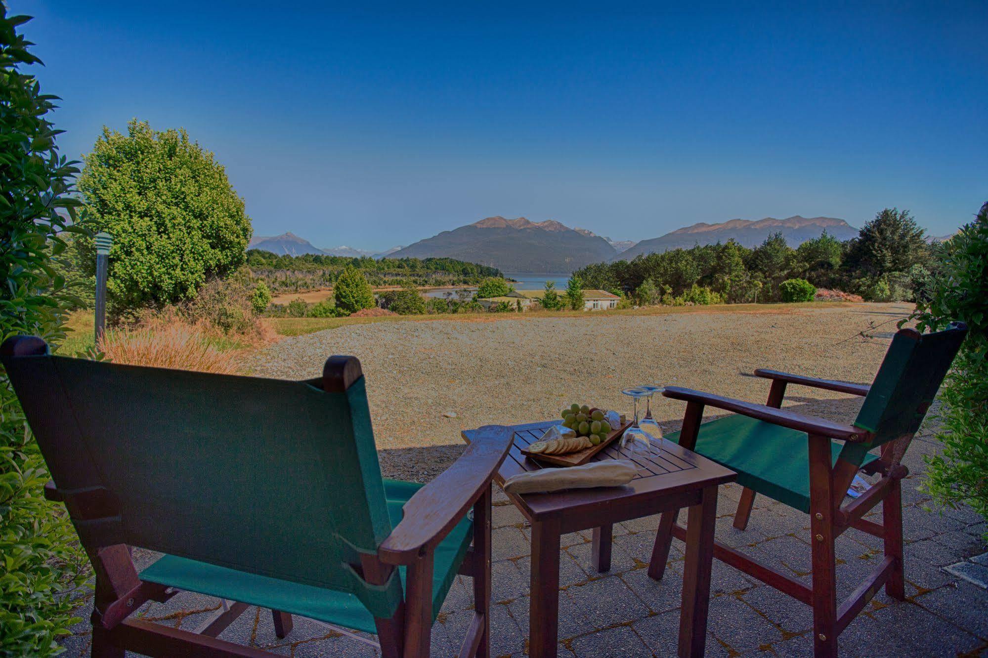 Fiordland National Park Lodge Te Anau Downs Exteriör bild