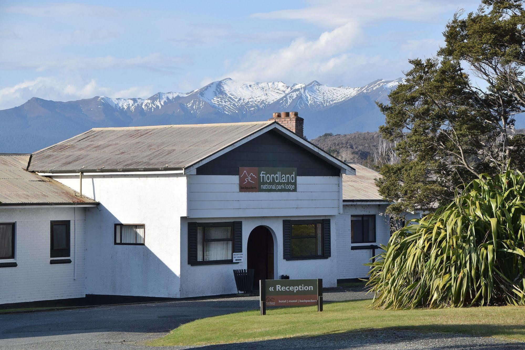 Fiordland National Park Lodge Te Anau Downs Exteriör bild
