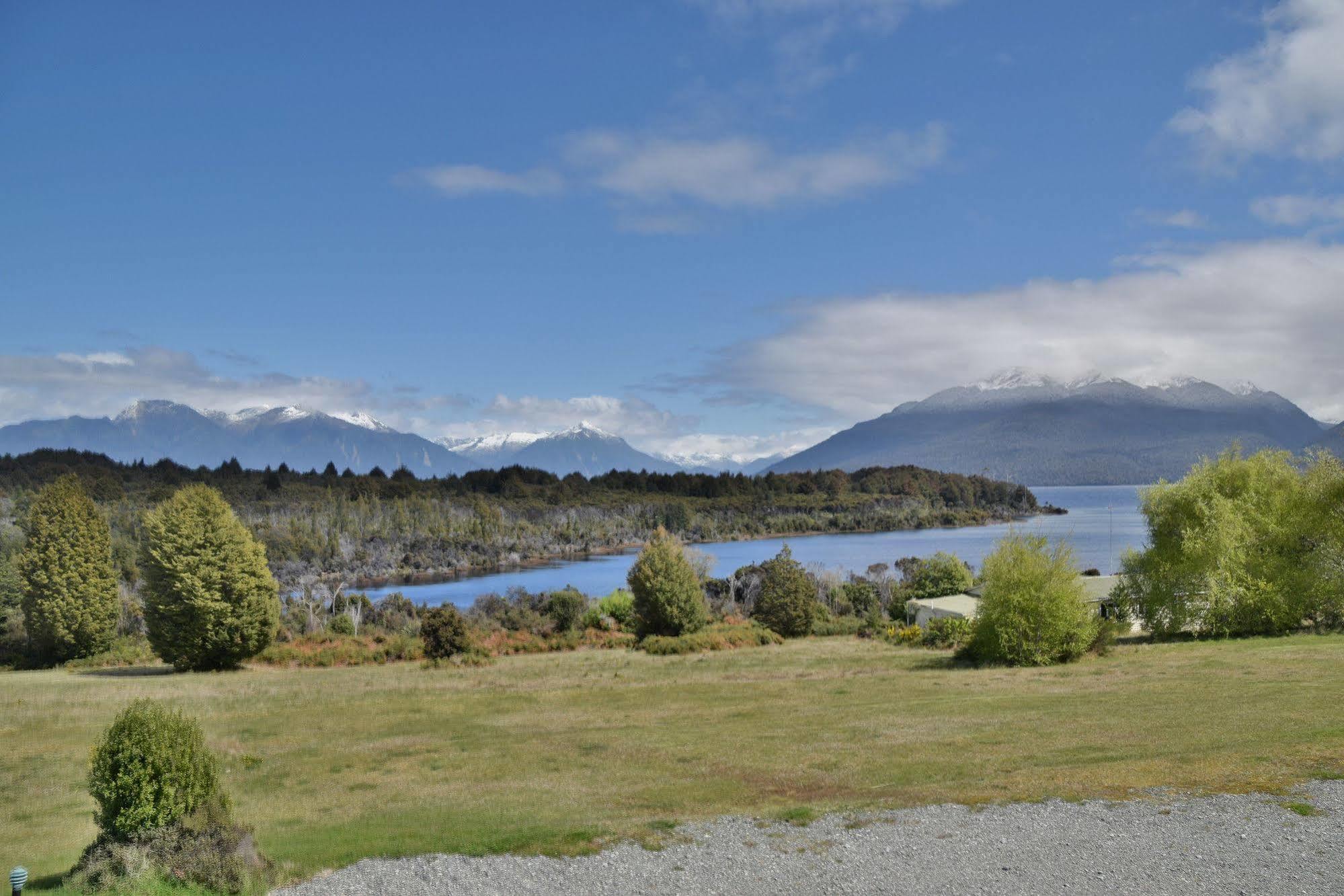 Fiordland National Park Lodge Te Anau Downs Exteriör bild
