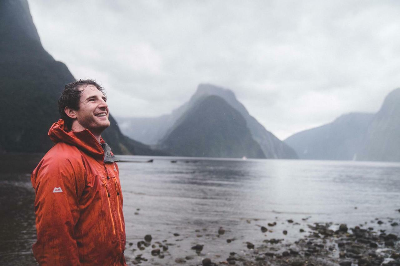 Fiordland National Park Lodge Te Anau Downs Exteriör bild