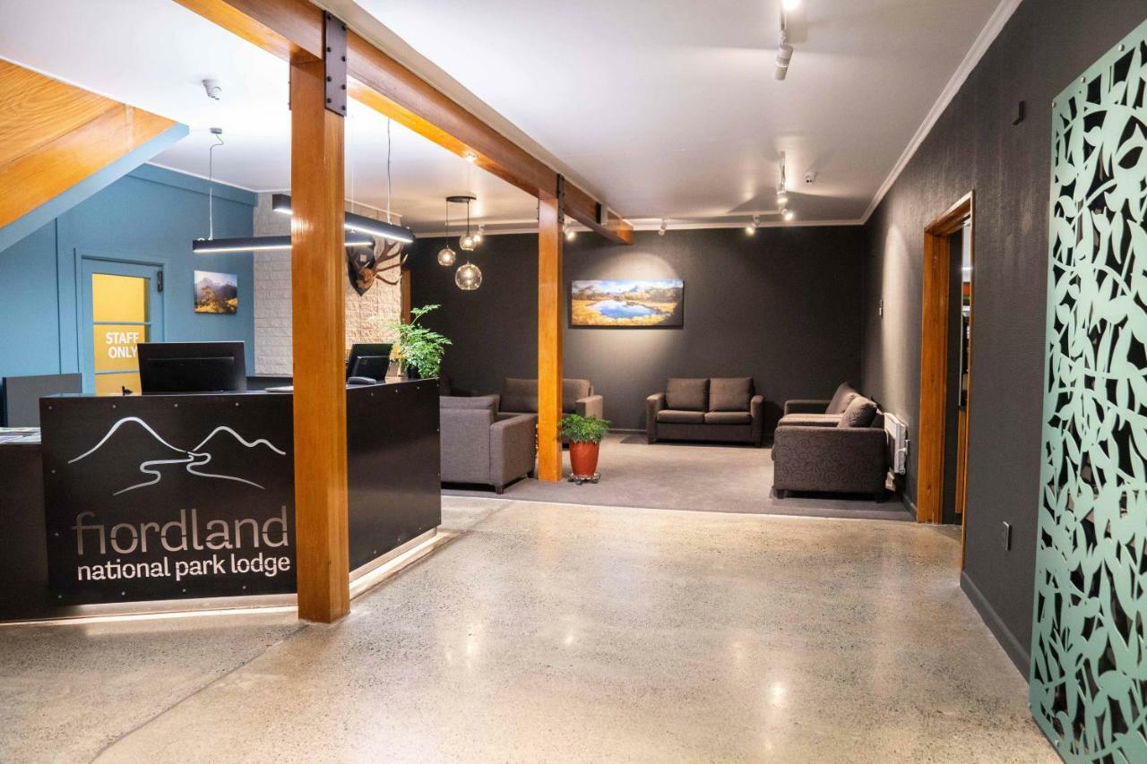 Fiordland National Park Lodge Te Anau Downs Exteriör bild