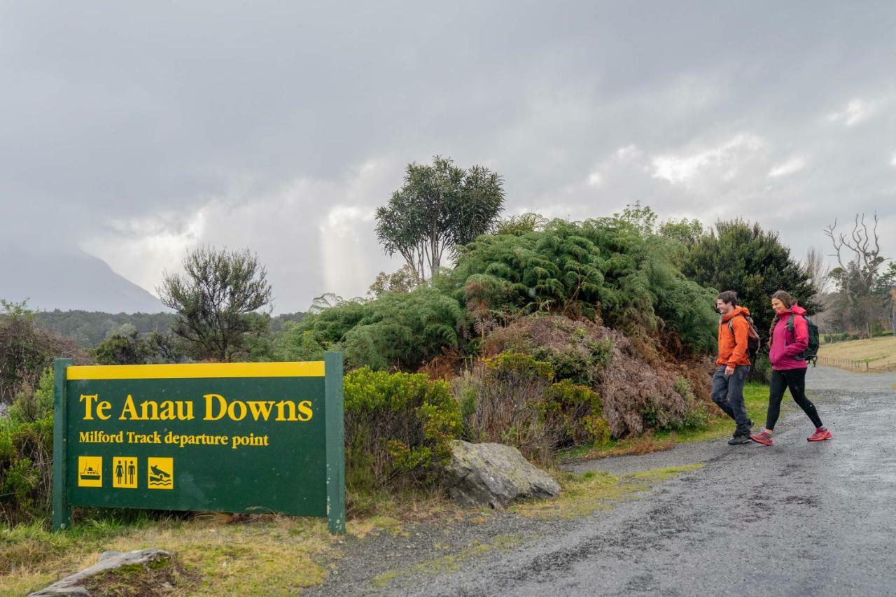 Fiordland National Park Lodge Te Anau Downs Exteriör bild