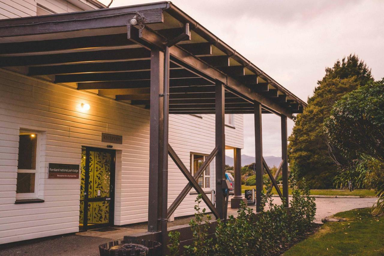 Fiordland National Park Lodge Te Anau Downs Exteriör bild